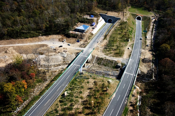 道路坑洼空洞檢測